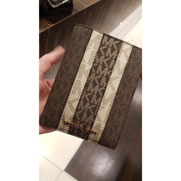 Michael Kors passport wallet jet set MK stripe signature luggage multi - Picture 3 of 4